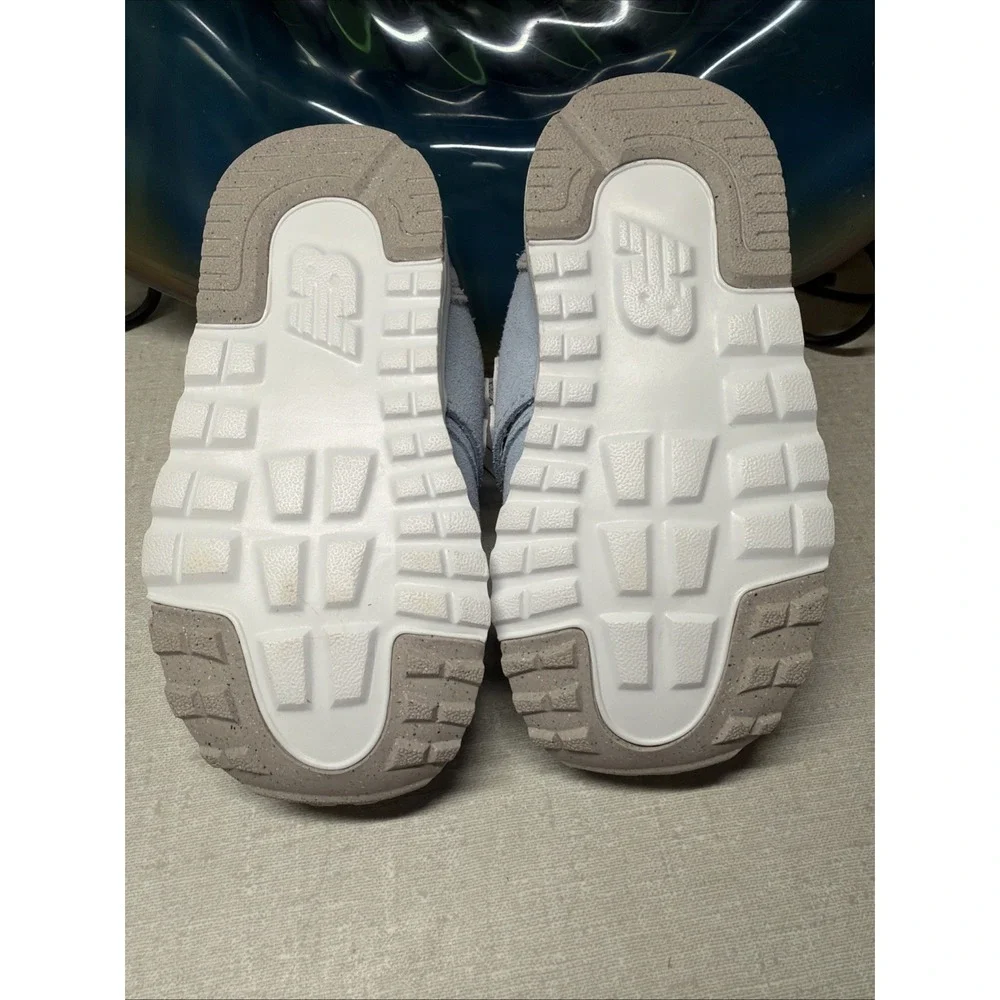 New Balance product pair